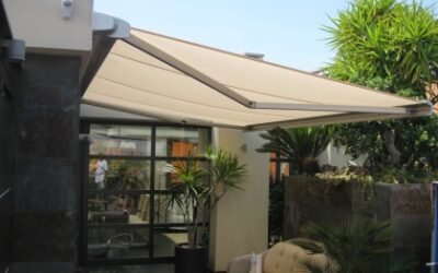 Toldo terraza, con cofre y motor, en casa de Alicante