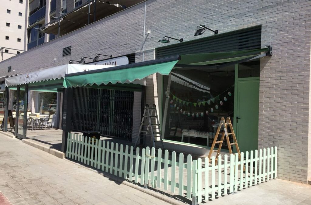 Toldo terraza para Míster Galleta Café en San Juan Playa