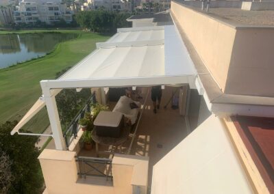 Instalación de pérgola Tenxo en el campo de golf de Playa San Juan (Alicante)