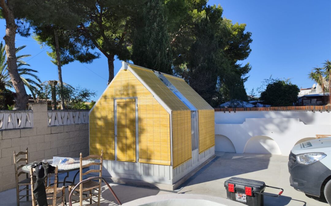 Instalación de Persianas Alicantinas en un invernadero de Alicante